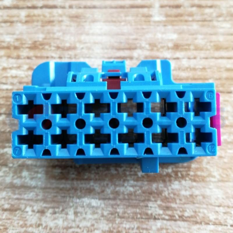 Car Connector For BMW fuse box plug 61139867338 12 pin CT12-0037M-1