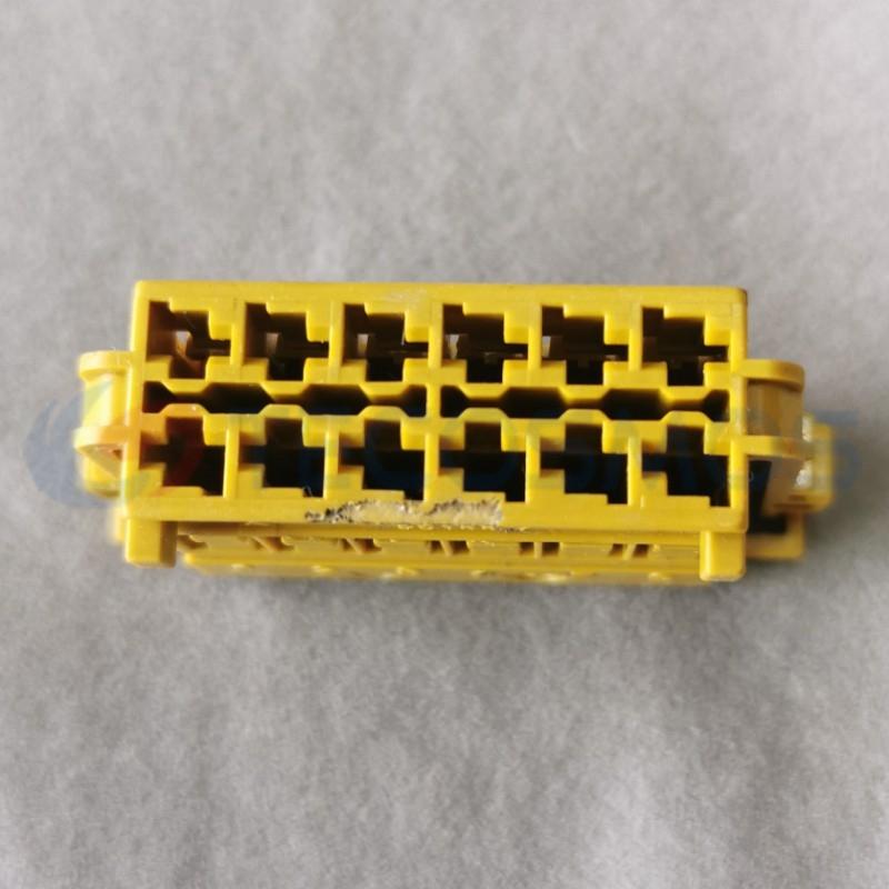 Car Connector For Mercedes A0525455826 12 pin CT12-0043M-1