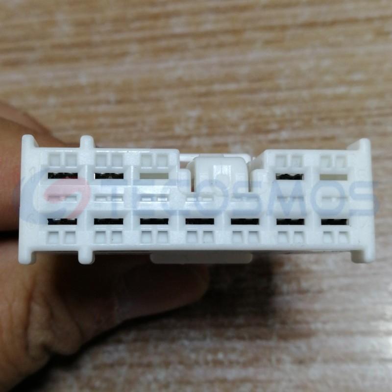 Car Connector For BMW Insurance Box 6906566-04 For roewe 12 Pins CT12-0071M