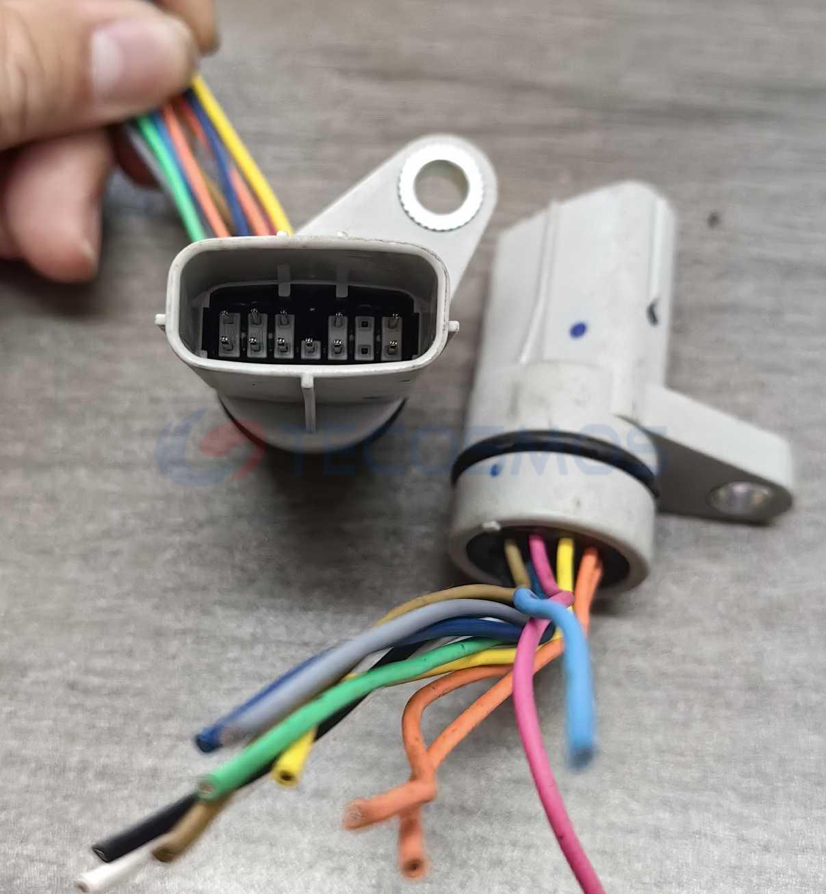 Car Connector For 13 pin base with screw holes CT13-0001G-1