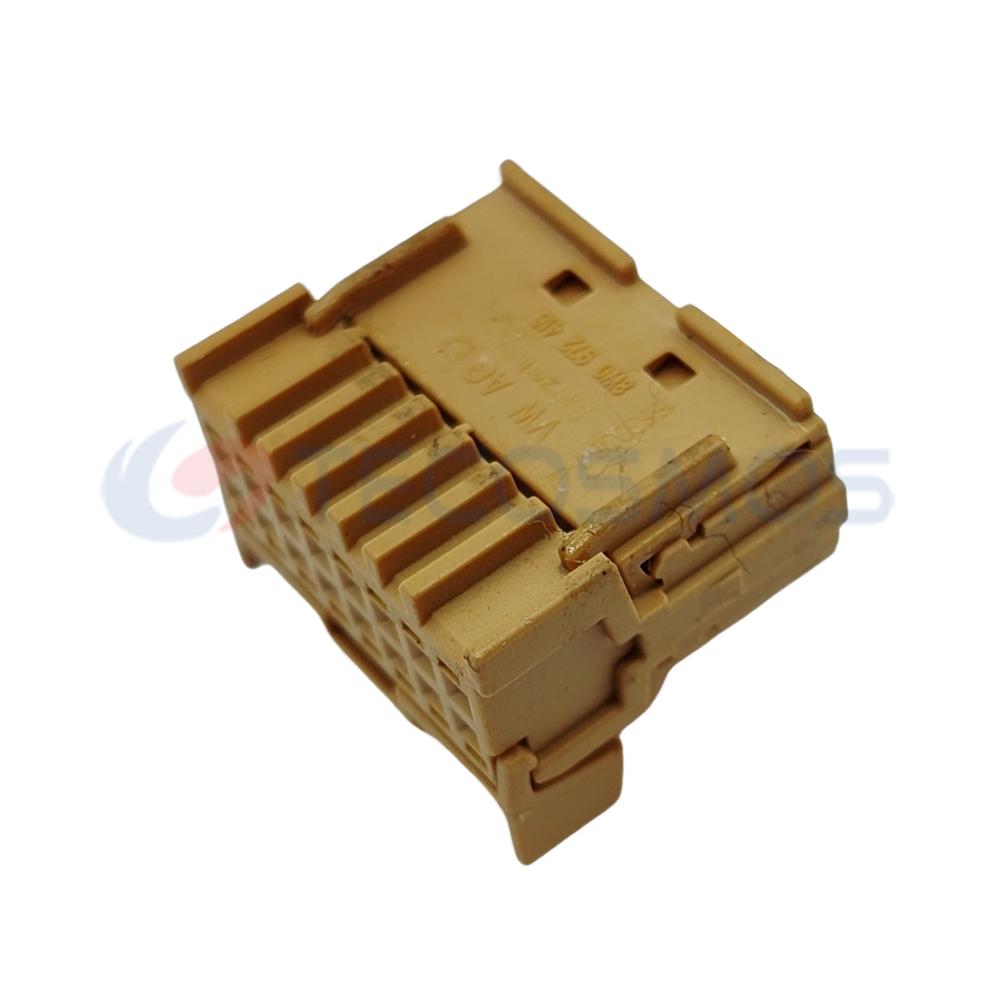 Car Connector For 8W0972416 16 pin CT16-0002M-3