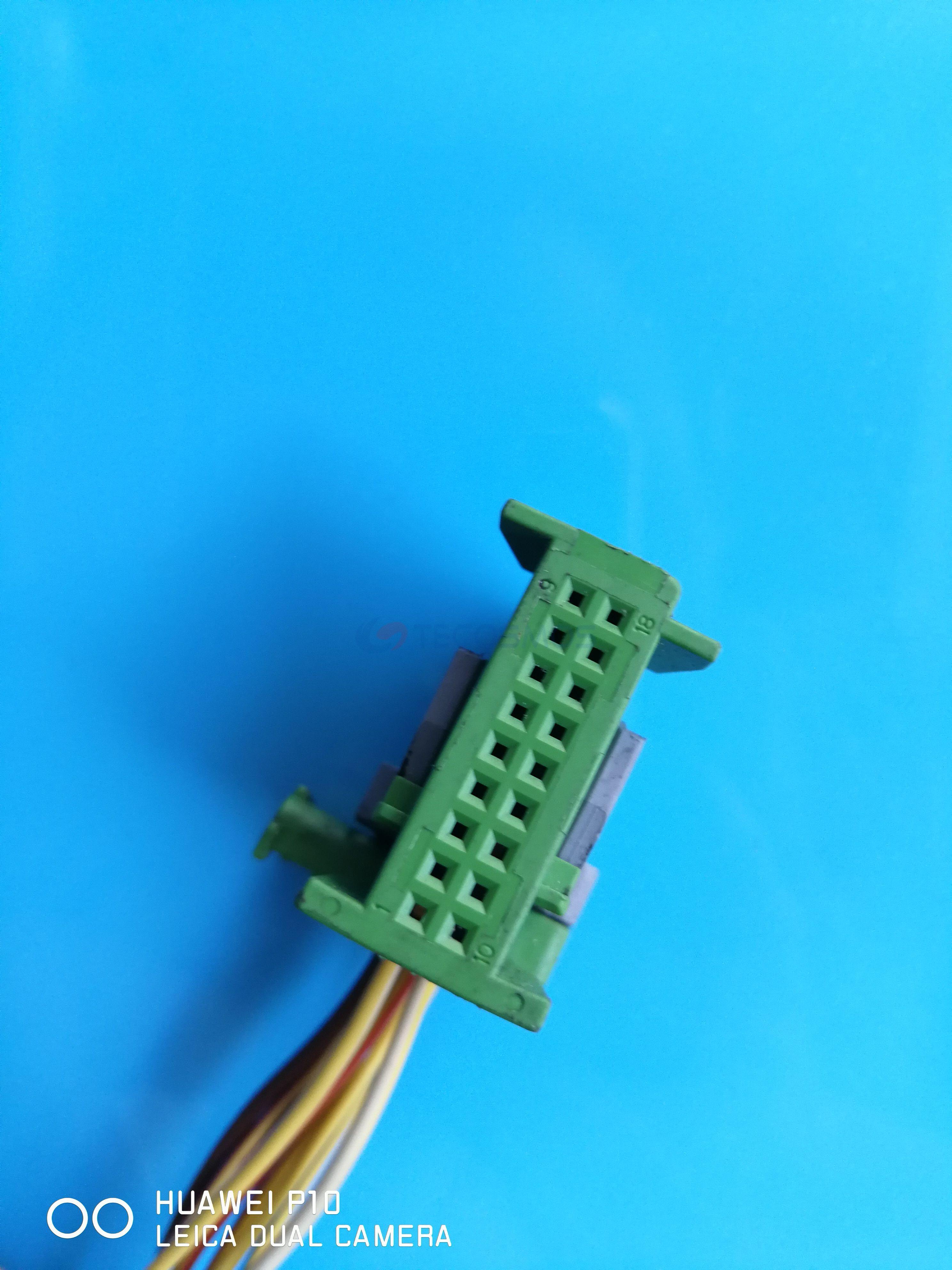 Car Connector For Mercedes Benz model control module A0525451830 5-1718421-3 18 pin CT18-0007M-2