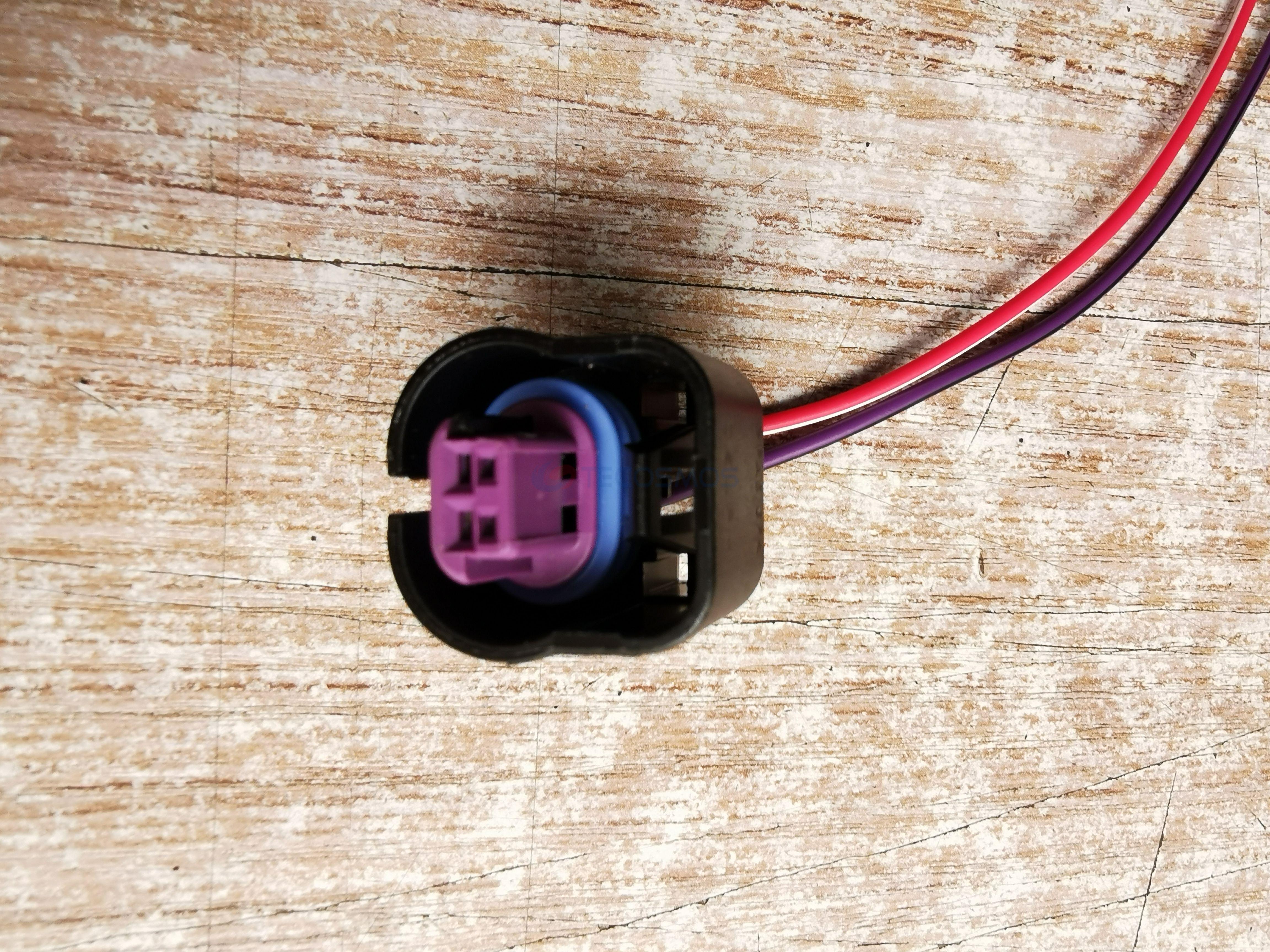 Car Connector For Buick camshaft solenoid valve purple exhaust 2pin CT2-0061M