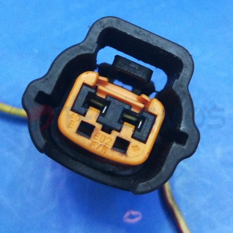 Car Connector For Left middle right upper For nissan Bluebird fuel injector with 2 Pins CT2-0109M-2