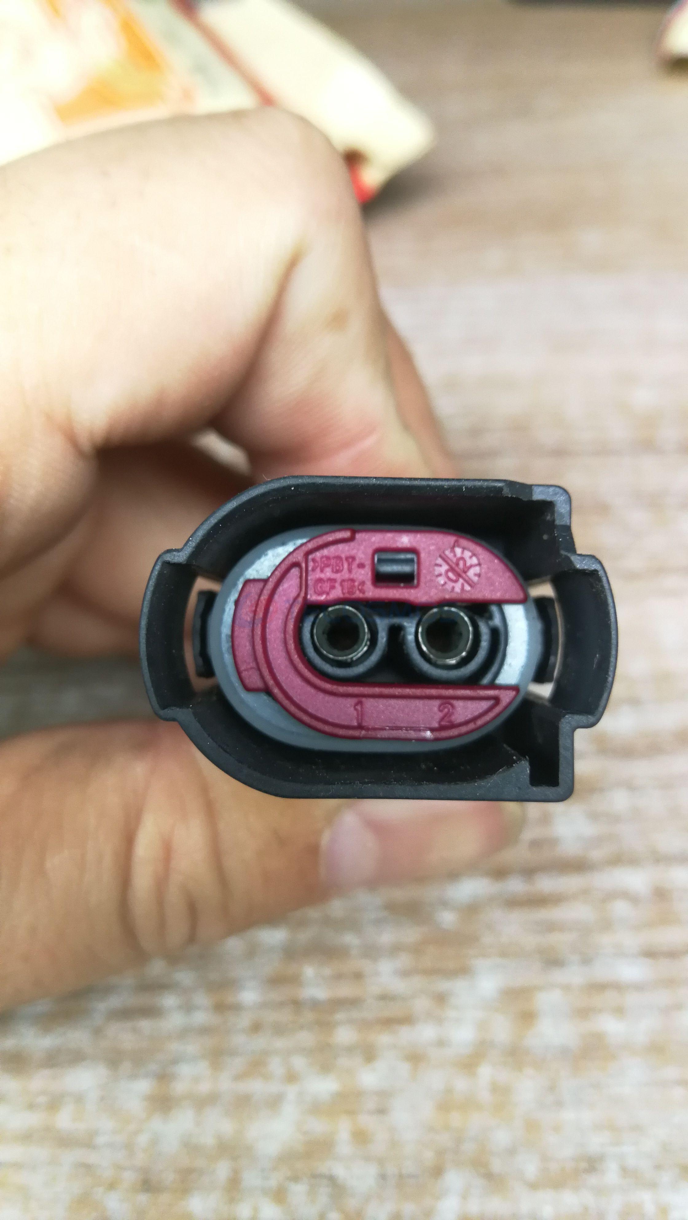 Car Connector For BMW gasoline pump plug 2pin CT2-0299M