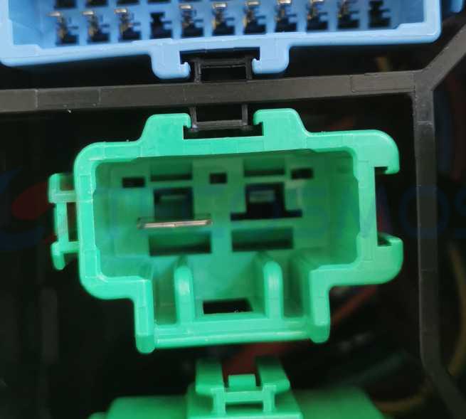 Car Connector For Honda CRV fuse box male plug 2pin CT2-0339G