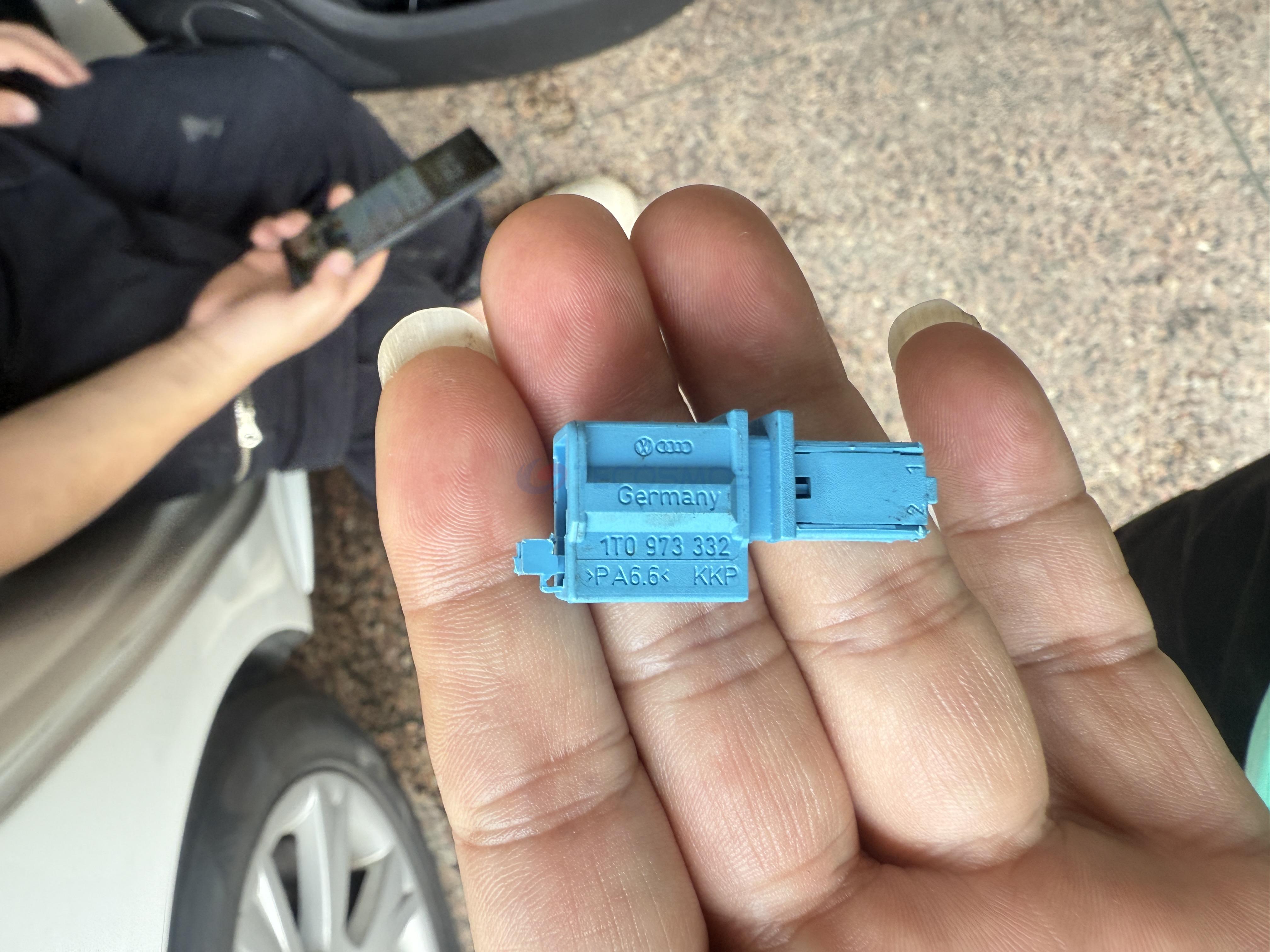 Car Connector For 1T0973332 For seat Blue 2pin CT2-0390G-2