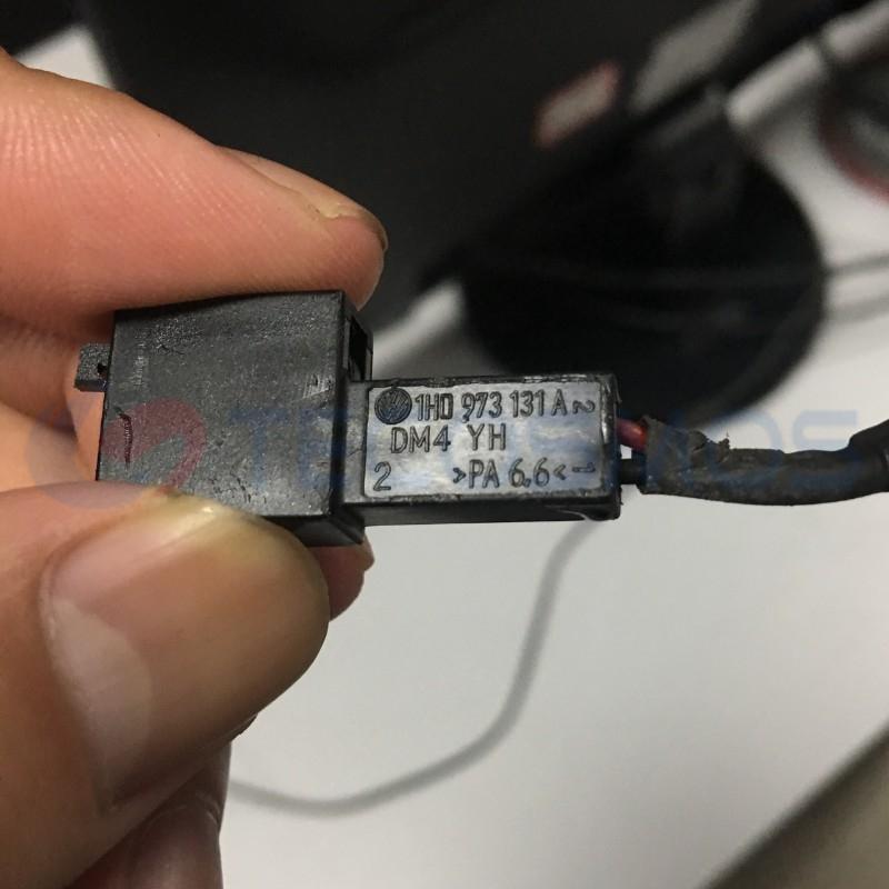 Car Connector For 1H0973131A For volkswagen Makeup Mirror 2pin CT2-0390G