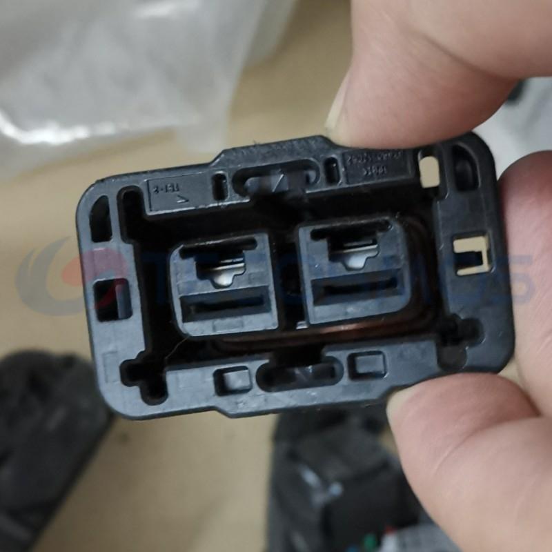 Car Connector For Toyota Camry fan 2pin CT2-0413M