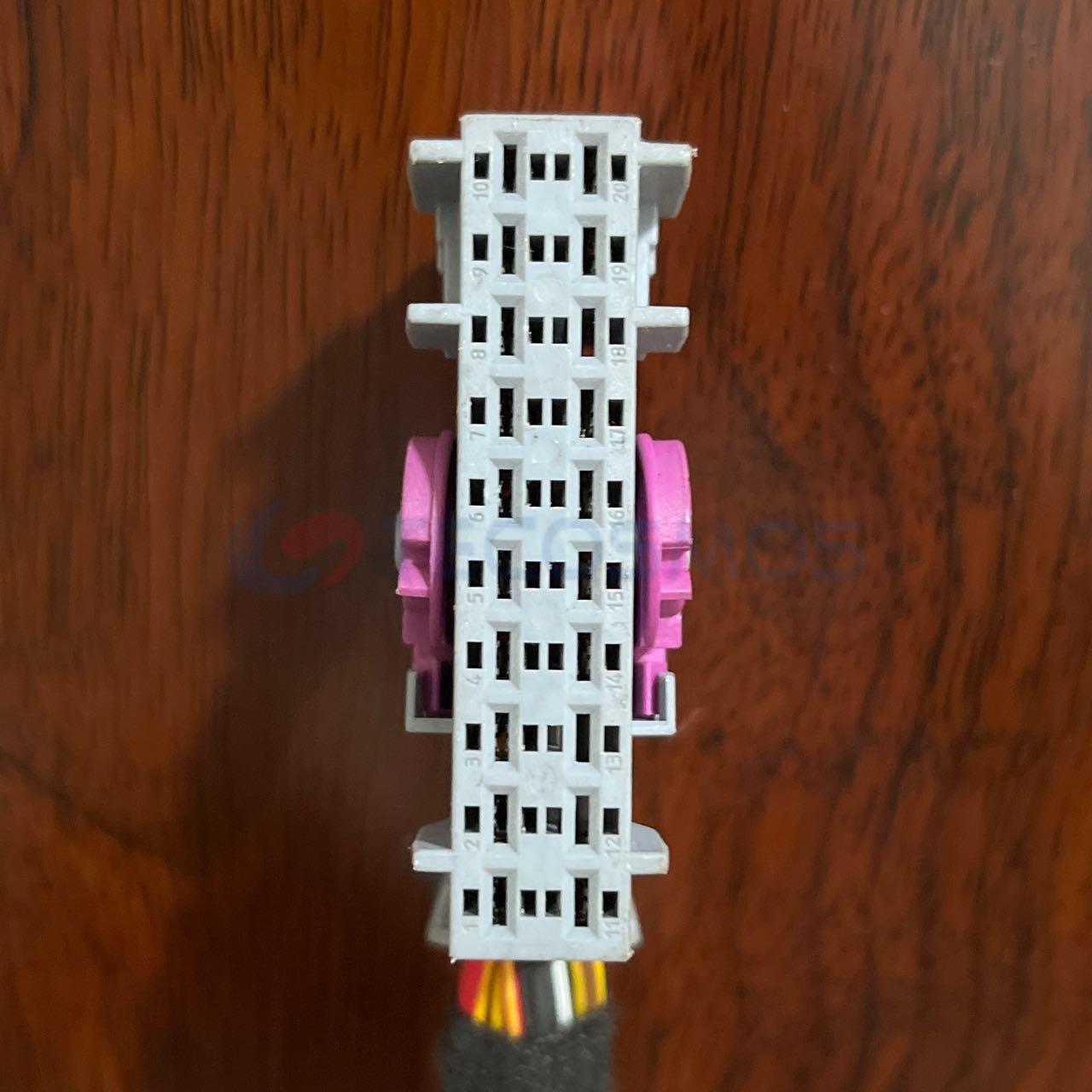 Car Connector For Volkswagen 20 Pins CT20-0049M-1