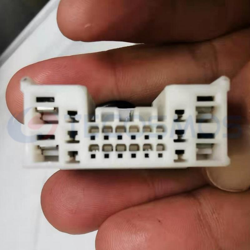 Car Connector For Modern new Yuedong left rear door harness 22 pin CT22-0018M