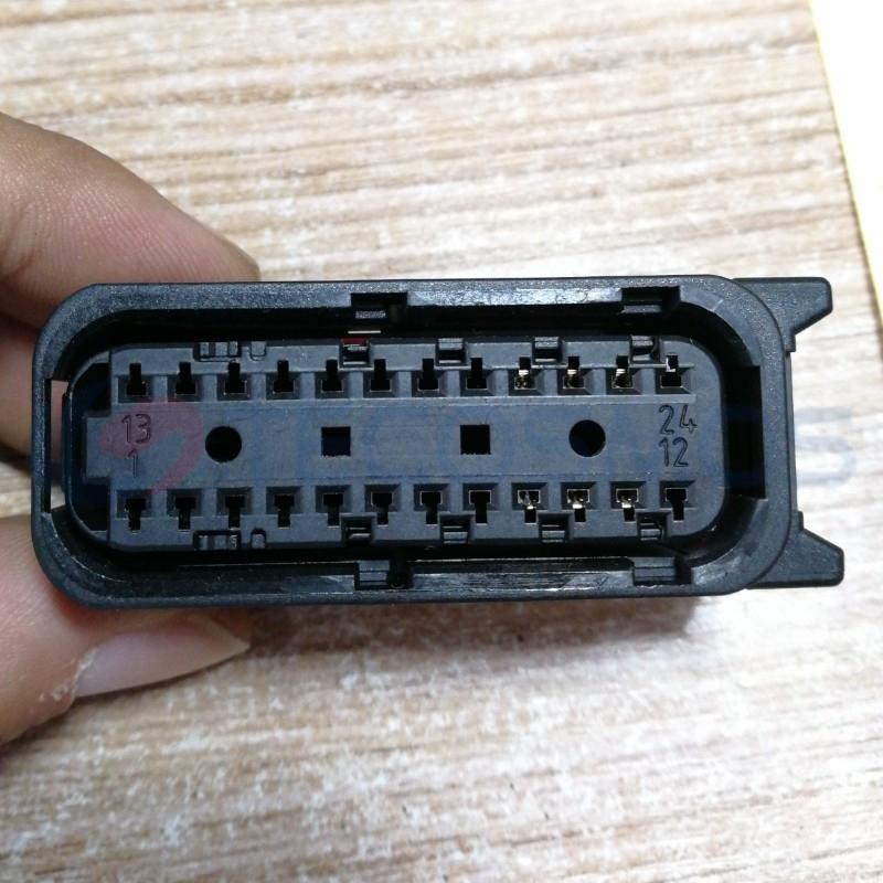 Car Connector For BMW 7588180 24 pin CT24-0032M