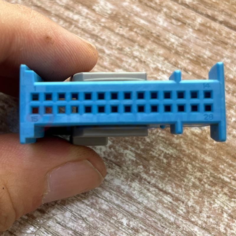 Car Connector For Mercedes A0005457700 Blue 28 Pins CT28-0009M-2