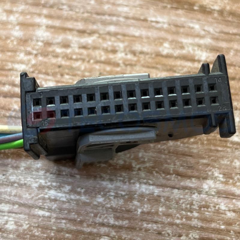 Car Connector For Mercedes A0015450883 28 pin CT28-0009M-3