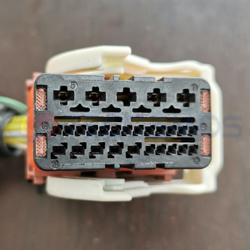 Car Connector For Nissan computer board black 28 pin CT28-0016M