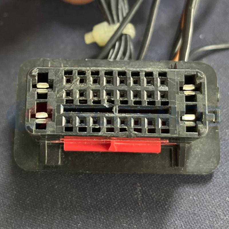 Car Connector For Mercedes Benz headlight computer board plug 28 pin CT28-0017M