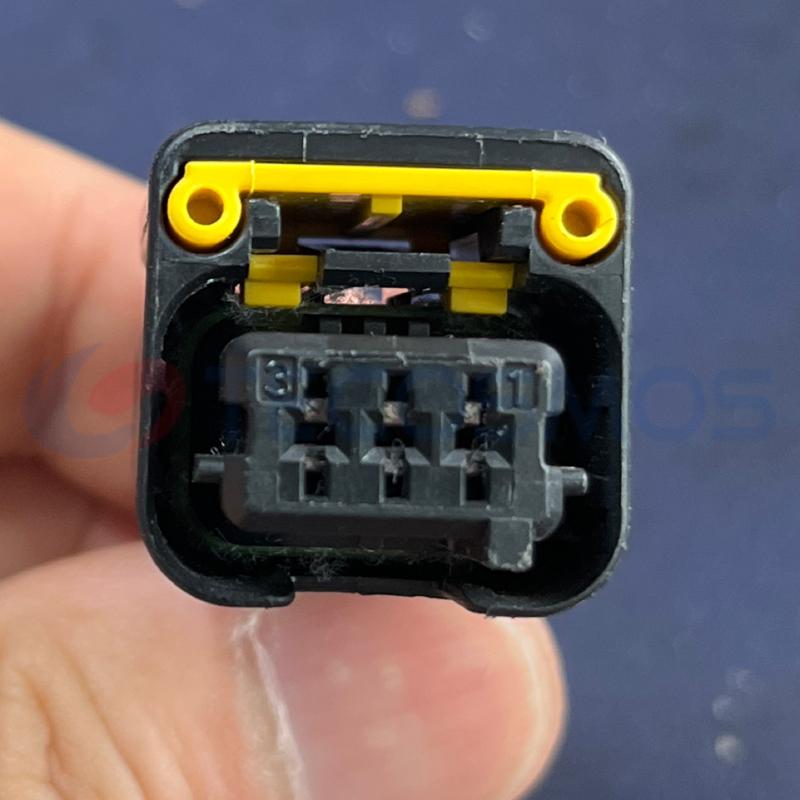 Car Connector For Black 3pin CT3-0016M-8