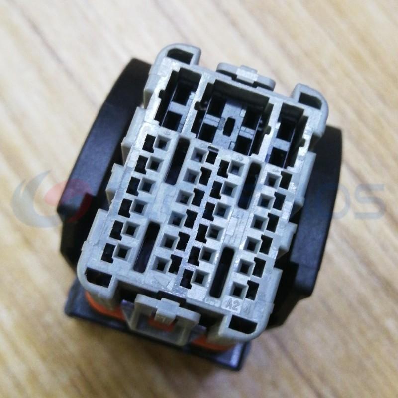 Car Connector For Nissan Qida gray small wire with 32 pins CT32-0002M