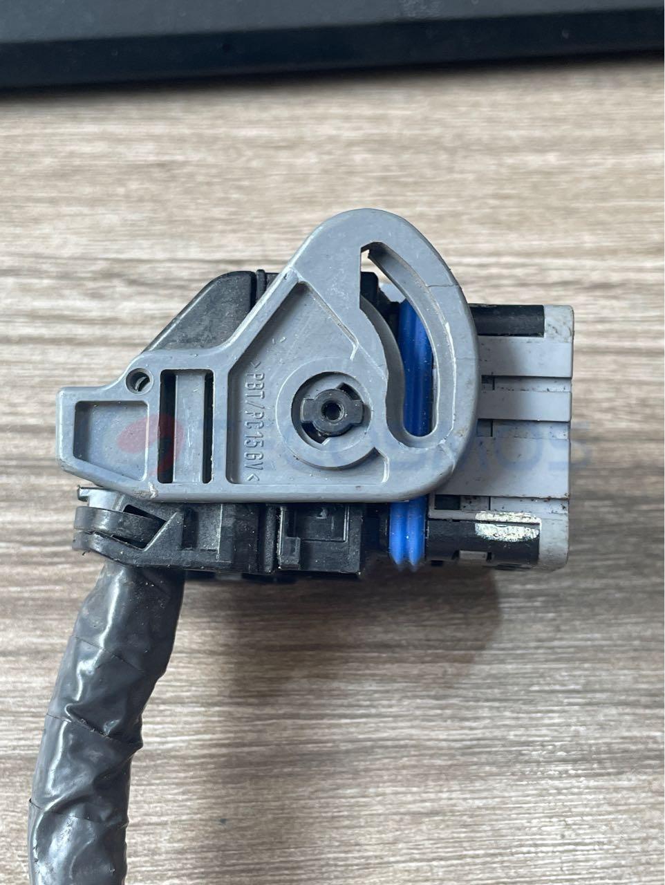 Car Connector For Computer board plug with 32 pin large wire output CT32-0008M-3