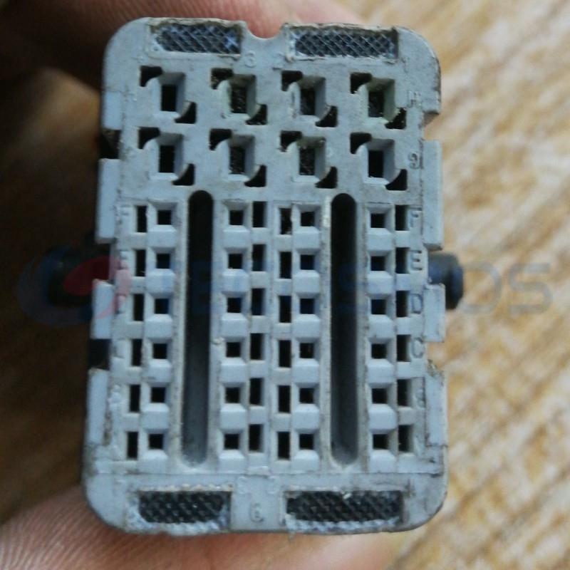 Car Connector For Toyota computer board plug with 32 pin small wire output CT32-0008M