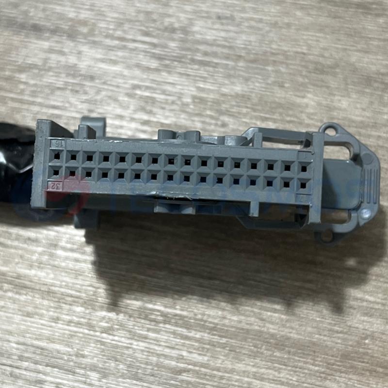 Car Connector For Ford Focus instrument plug 32 pin CT32-0014M-2