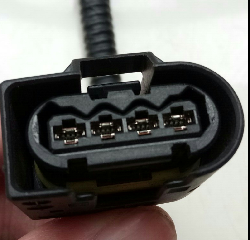 Car Connector For BMW water pump steering plug 4pin CT4-0011M