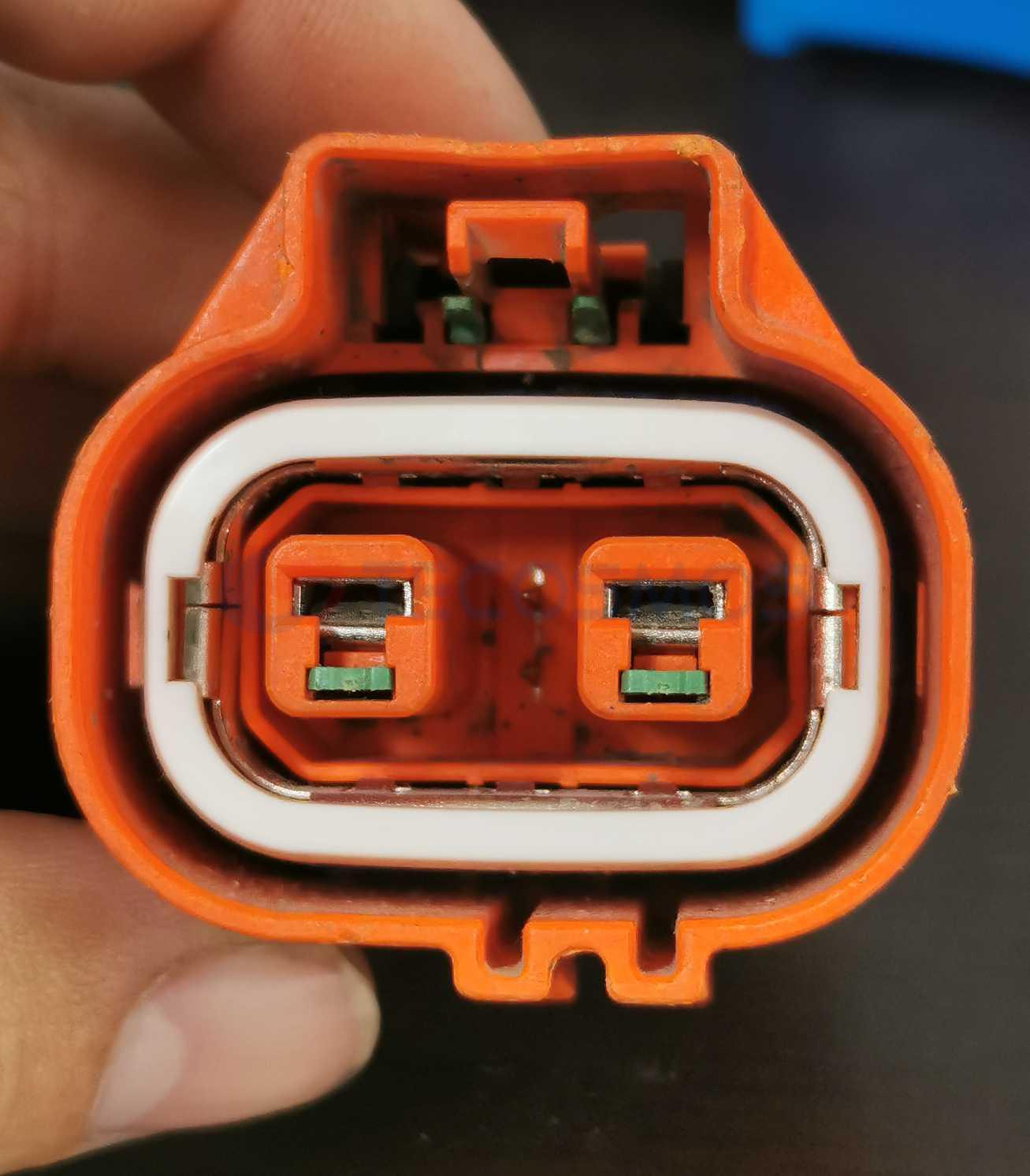 Car Connector For There are two thin male 4pin pins in middle of new energy plug CT4-0099M