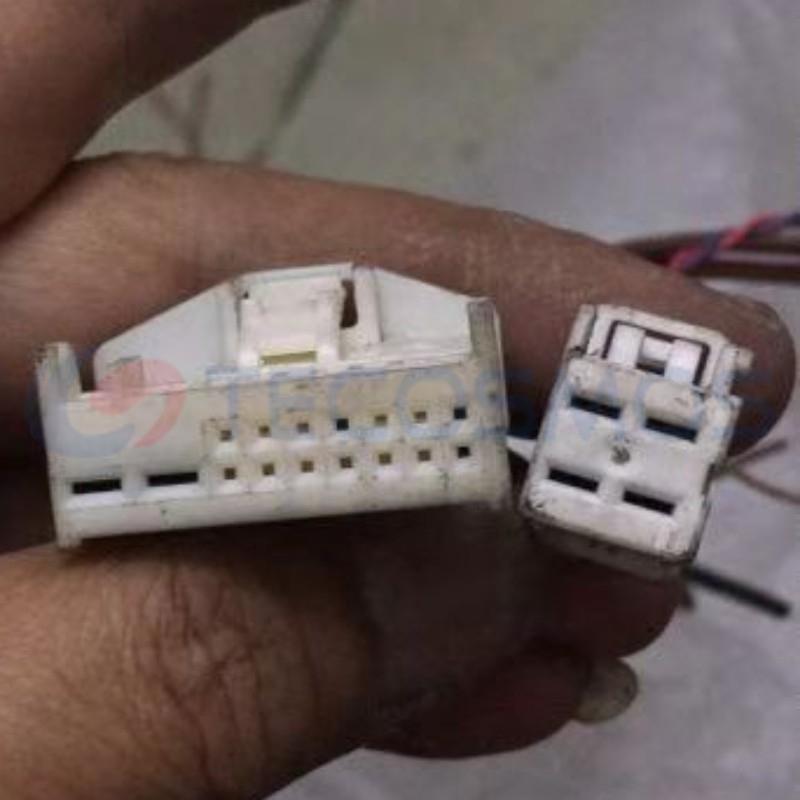 Car Connector For BMW oil pump control module white 4pin CT4-0148M-2