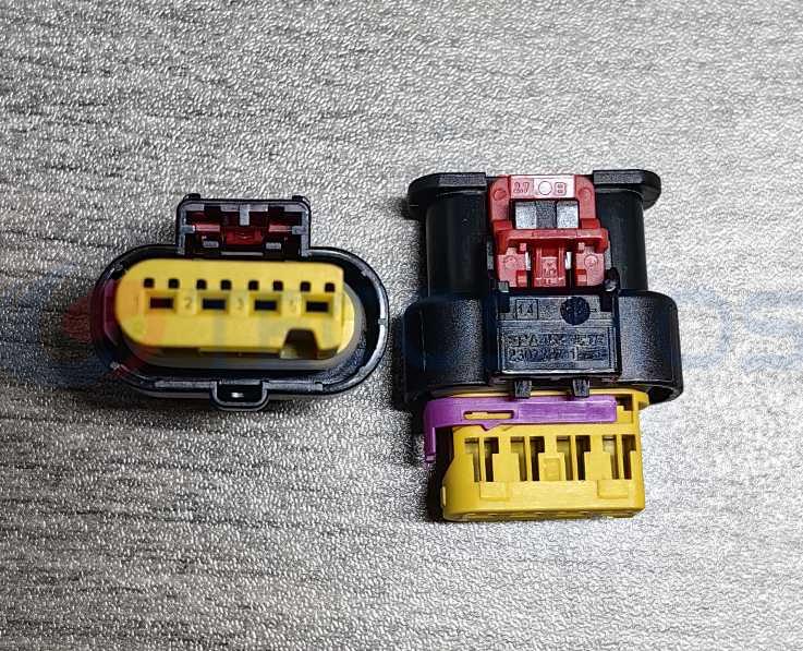 Car Connector For 4K0937704B Yellow 4pin CT4-0152M-1