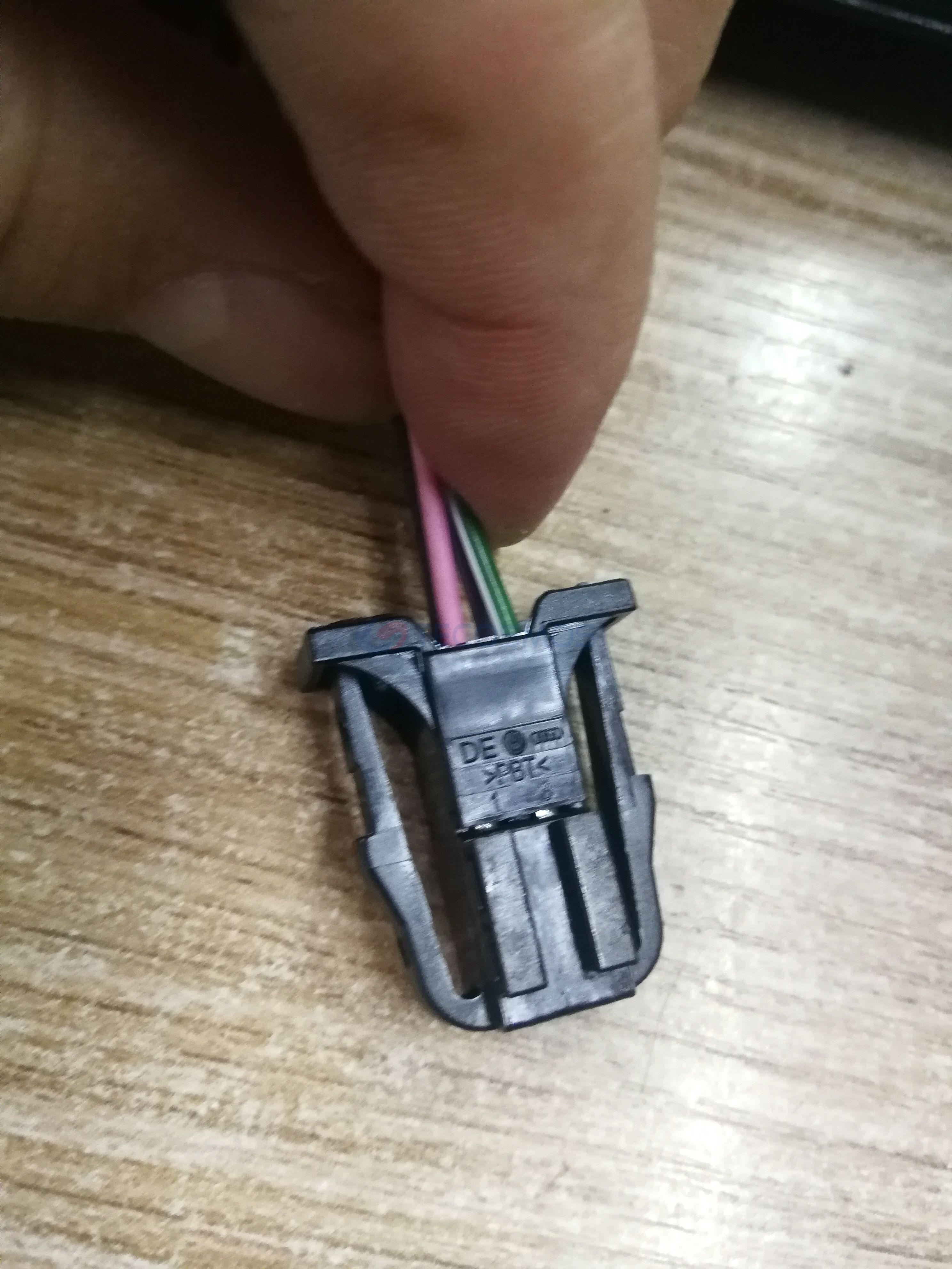 Car Connector For 3b0972722 For volkswagen small two braid 4pin CT4-0166M