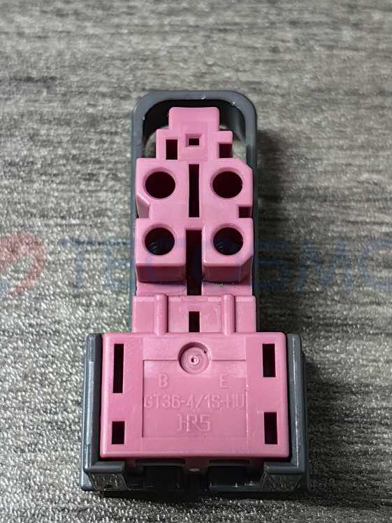 Car Connector For Toyota antenna plug red 4pin CT4-0304M-5