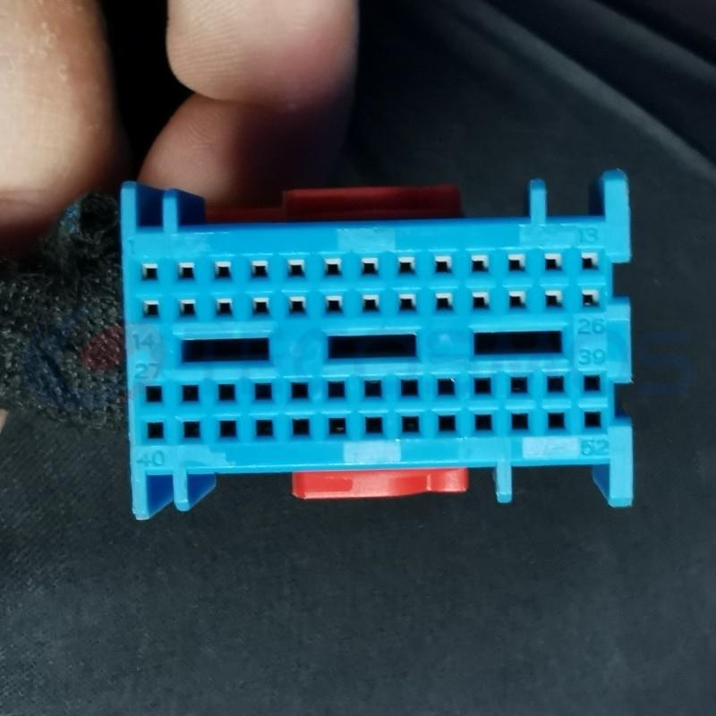 Car Connector For Battery box plug blue red clip 52 pin CT52-0003M-2