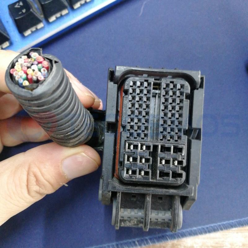 Car Connector For Toyota Camry engine computer board plug 60 pin CT60-0002M-1