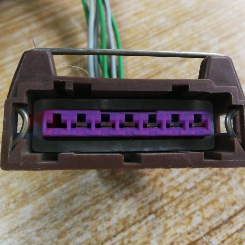 Car Connector For dead hole positions on left and right of Fukang Elysee headlights are different with 7 pins CT7-0024M