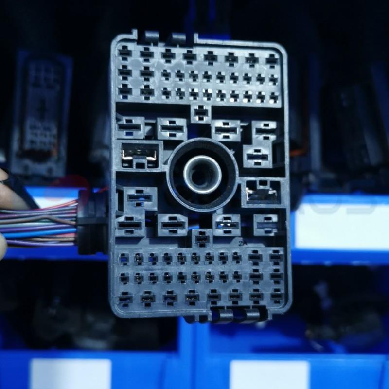 Car Connector For Fuse box plug 74 pin CT74-0002M