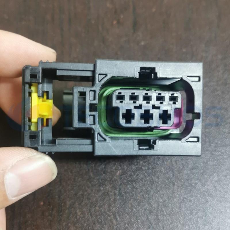 Car Connector For Middle slot clip with same side outlet for Geely For great wall For volvo 8pin CT8-0083M-4